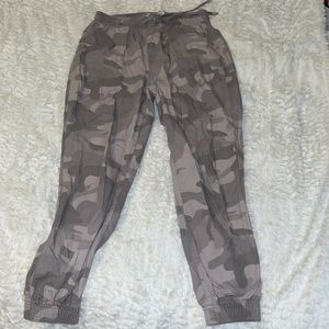 Hollister ultra high rise joggers camo